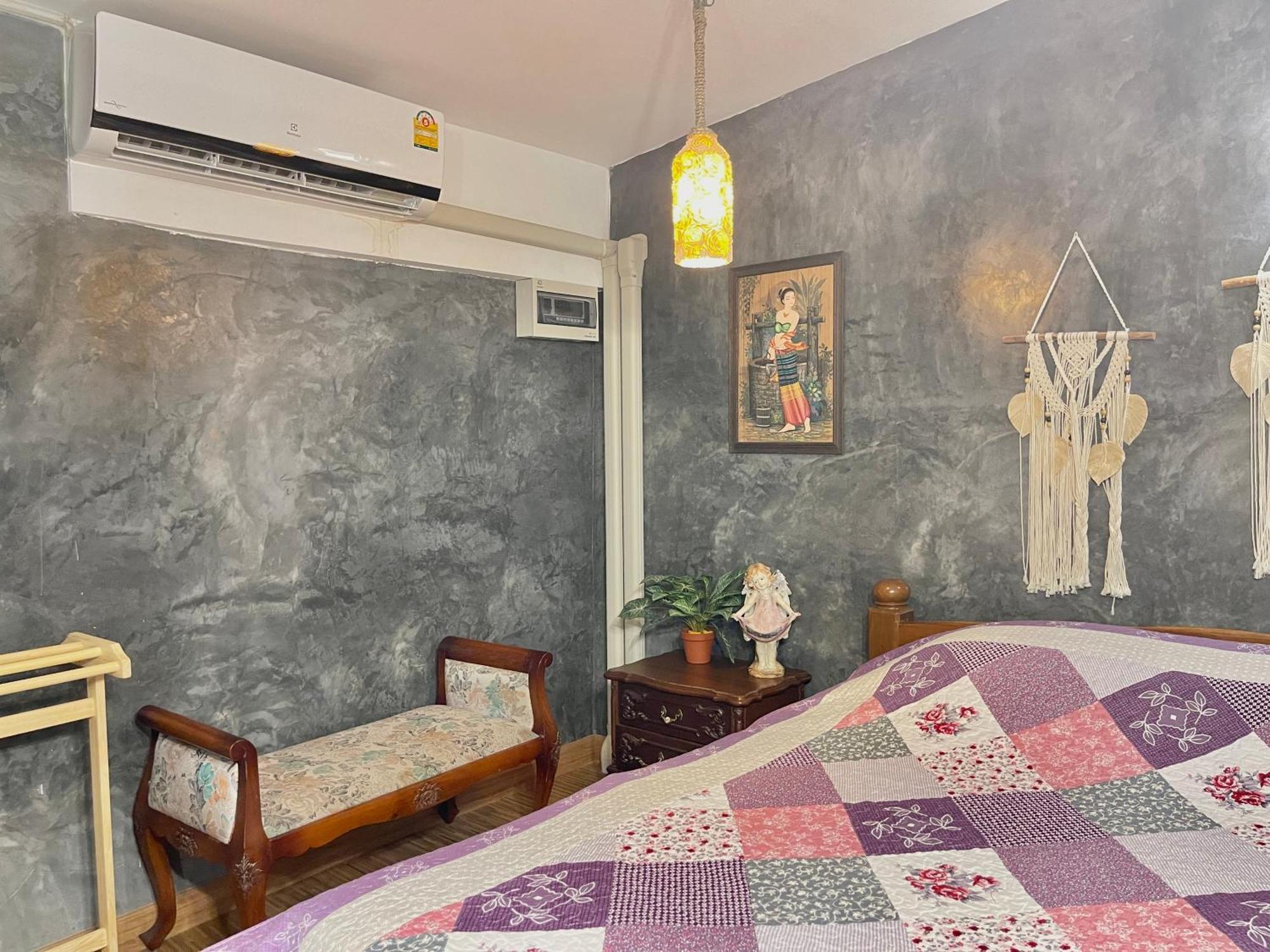 The Quarter Wutthakat Apartment Bangkok Room photo
